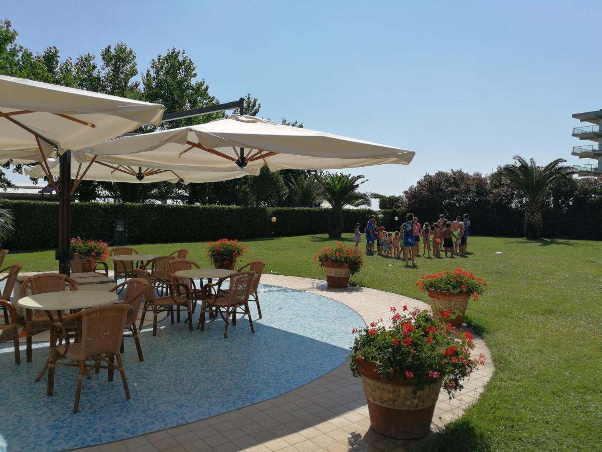 Hermitage Hotel Silvi Marina Exterior foto